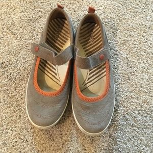 Taos brown/orange velcro shoes size 6.5